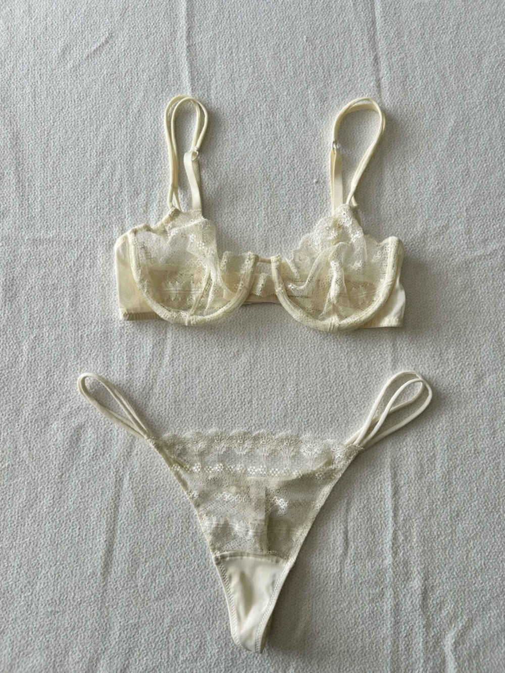 La Perla Ivory Lace Bra (34C) and Thong (L) Set